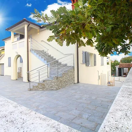 With A Parking Space - 20794 Pula