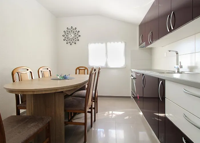 With Parking Space - 20794 Pula